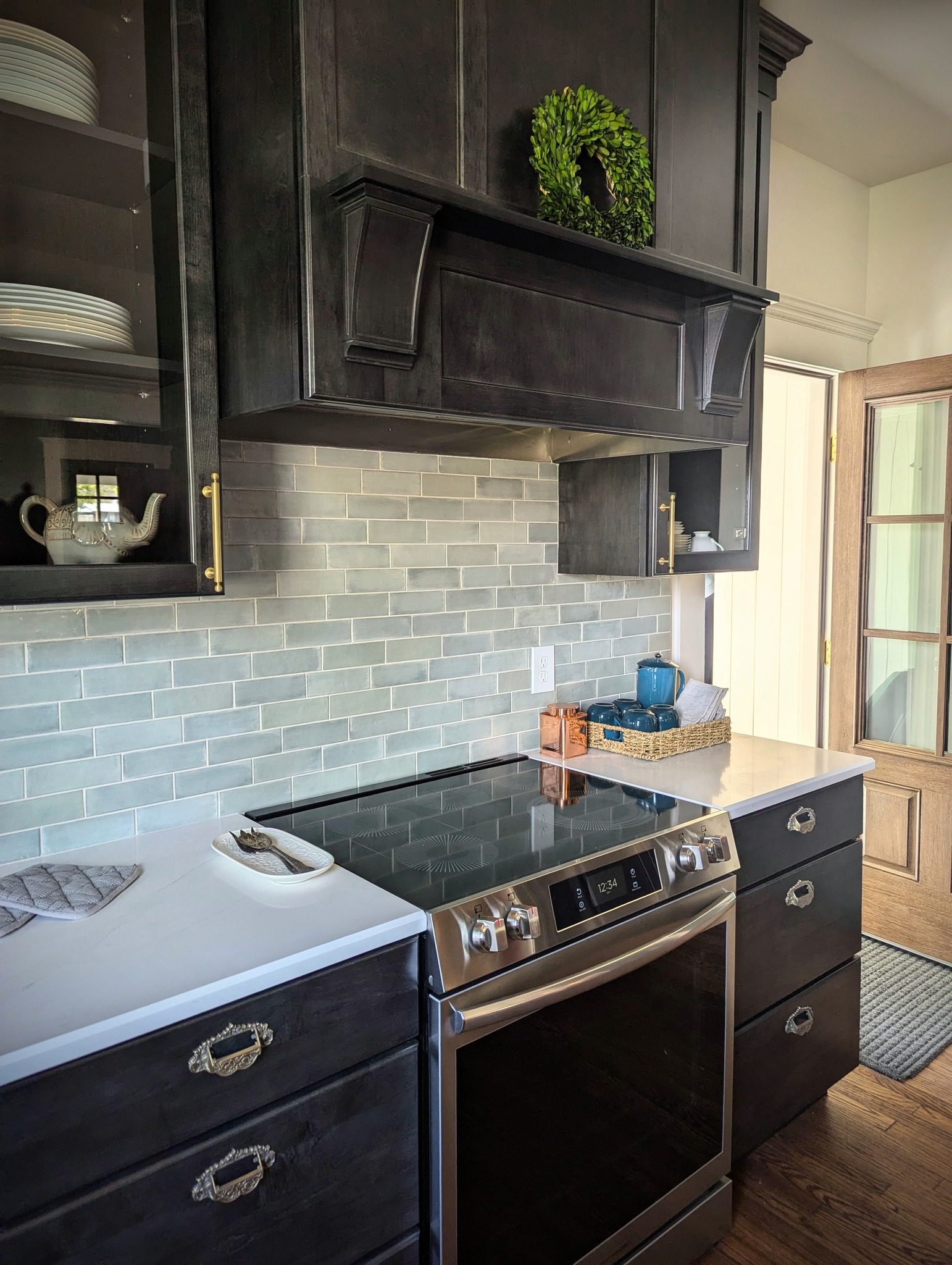 Traditional Or Transitional Kitchen Remodel by Wizard of Odz and Ends project photo